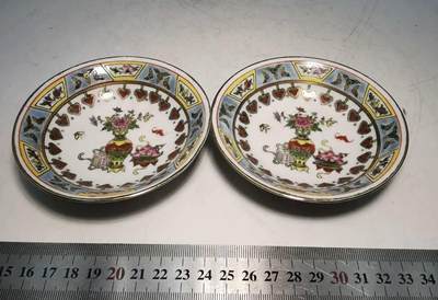 2026迎新春3月第一拍 - 建国后粉彩盘，工艺典型。画片漂亮，直径:10cm;高:2.8cm