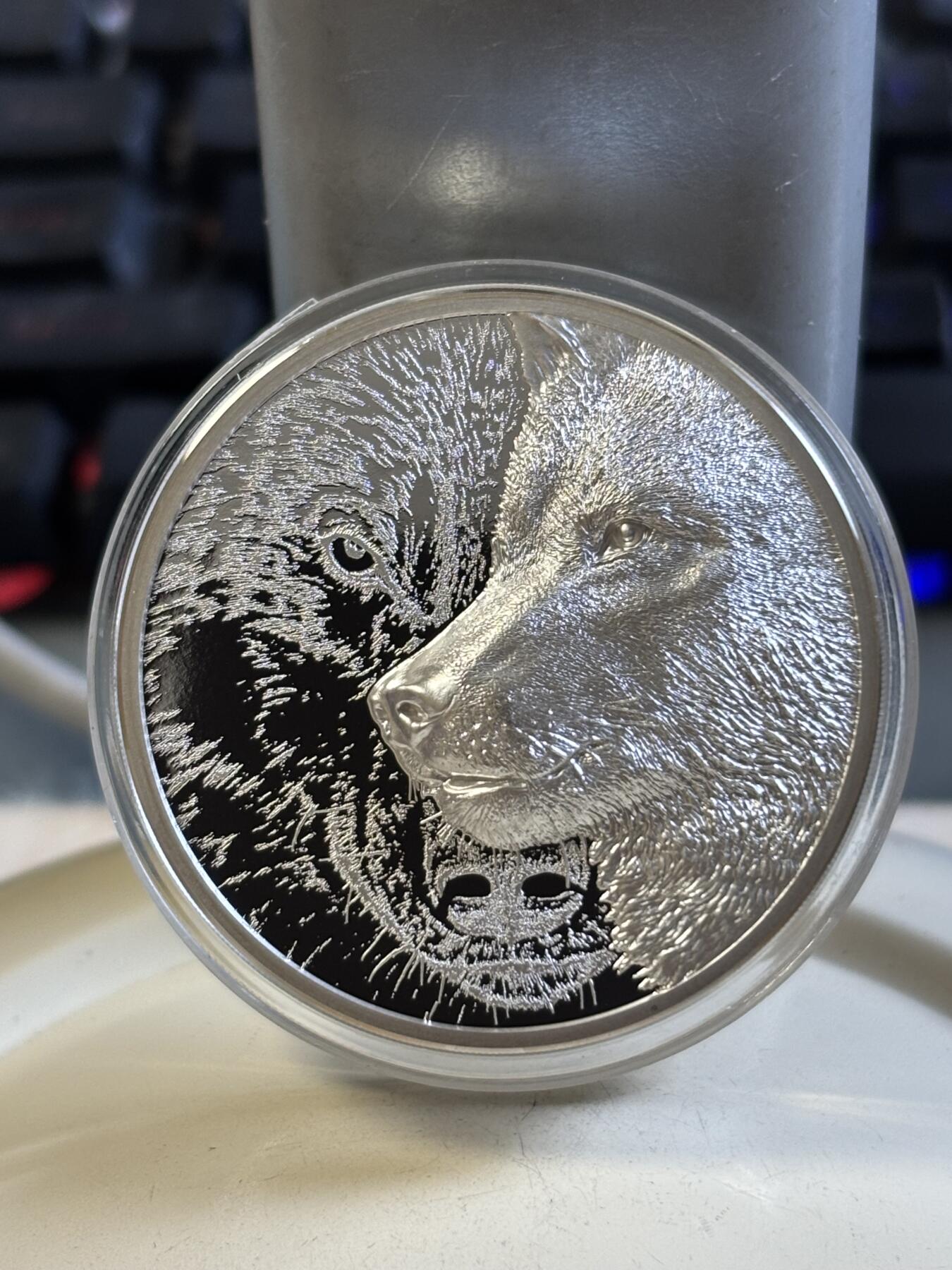 第192期拍卖 蒙古2021年草原狼双面高浮雕3盎司精制纪念银币，999银，发行500枚