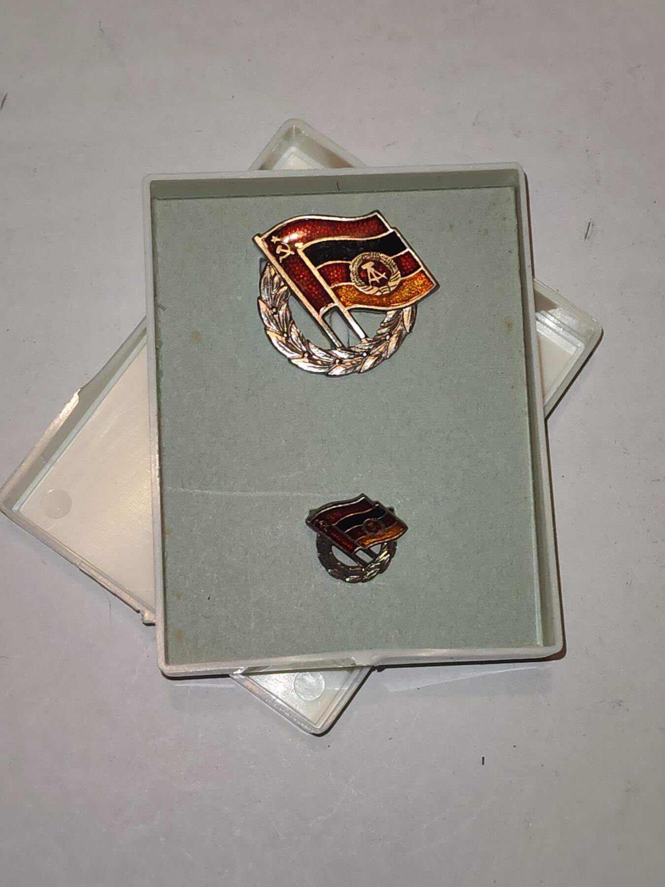 韵星假日军品类拍卖第44期 -- Rimey Holidays Militaria Auction 44 民主德国银级苏德友谊协会奖章带原盒mini