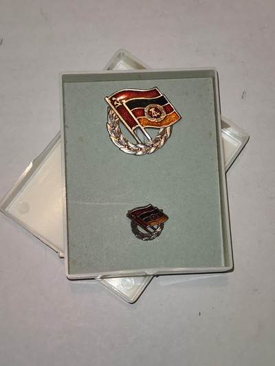 韵星假日军品类拍卖第44期 -- Rimey Holidays Militaria Auction 44 - 民主德国银级苏德友谊协会奖章带原盒mini