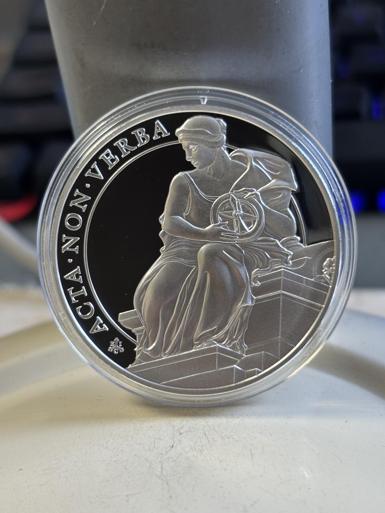 第192期拍卖 圣赫勒拿2022年美德女神系列永恒女神1盎司银币，999银，发行2000枚