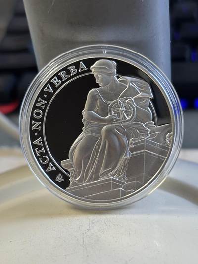 第192期拍卖 - 圣赫勒拿2022年美德女神系列永恒女神1盎司银币，999银，发行2000枚