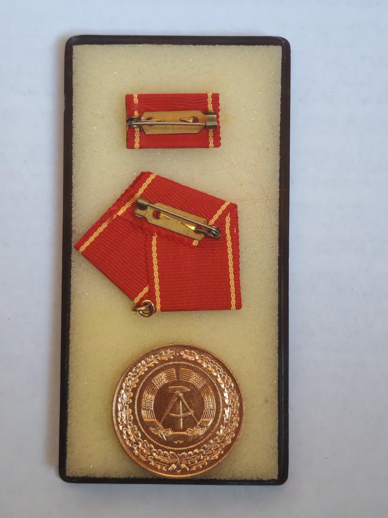 韵星假日军品类拍卖第44期 -- Rimey Holidays Militaria Auction 44 民主德国内务部特级三等圆满服役奖章带原盒略