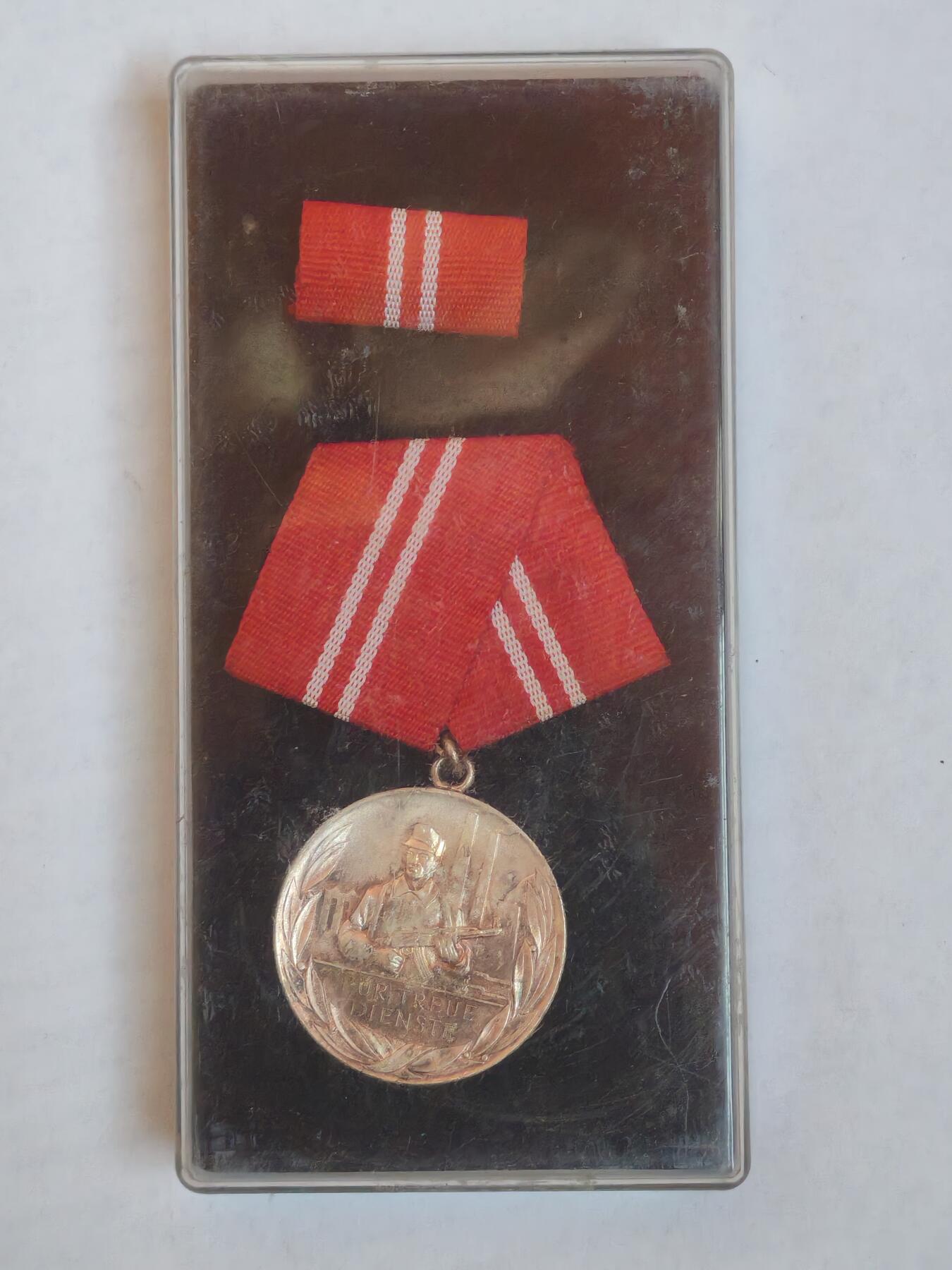 韵星假日军品类拍卖第44期 -- Rimey Holidays Militaria Auction 44 民主德国银级工战队忠诚服务奖章带原盒略