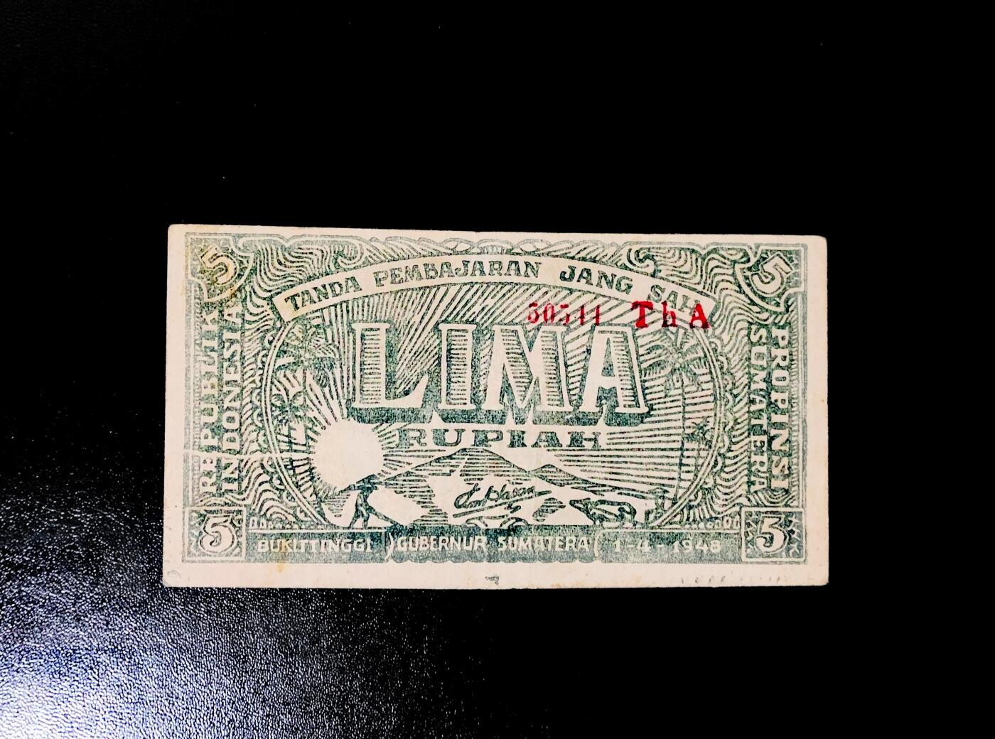 2026三月第一期，总218期 印度尼西亚 1948年 5卢比 罕见品种 初版首发双尾 AUNC 苏门答腊省武吉丁宜 明确日期为1-4-1948 几乎未见相同日期、绿色主体加红色序列号的同类样本出现（多数流通品为S189b系列）