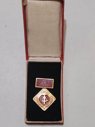 韵星假日军品类拍卖第44期 -- Rimey Holidays Militaria Auction 44 - 民主德国早期个人劳动荣誉奖章带原盒