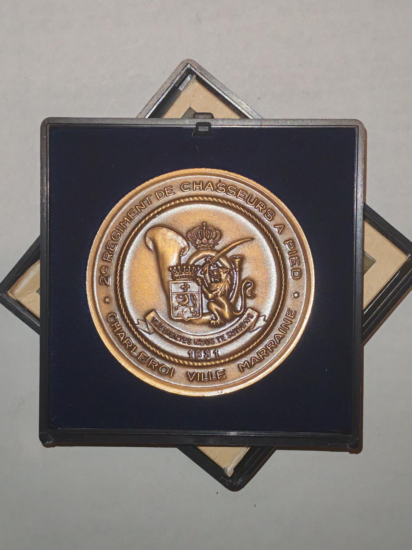 韵星假日军品类拍卖第44期 -- Rimey Holidays Militaria Auction 44 法国第二步兵团大奖章（章牌）带原盒 很厚重