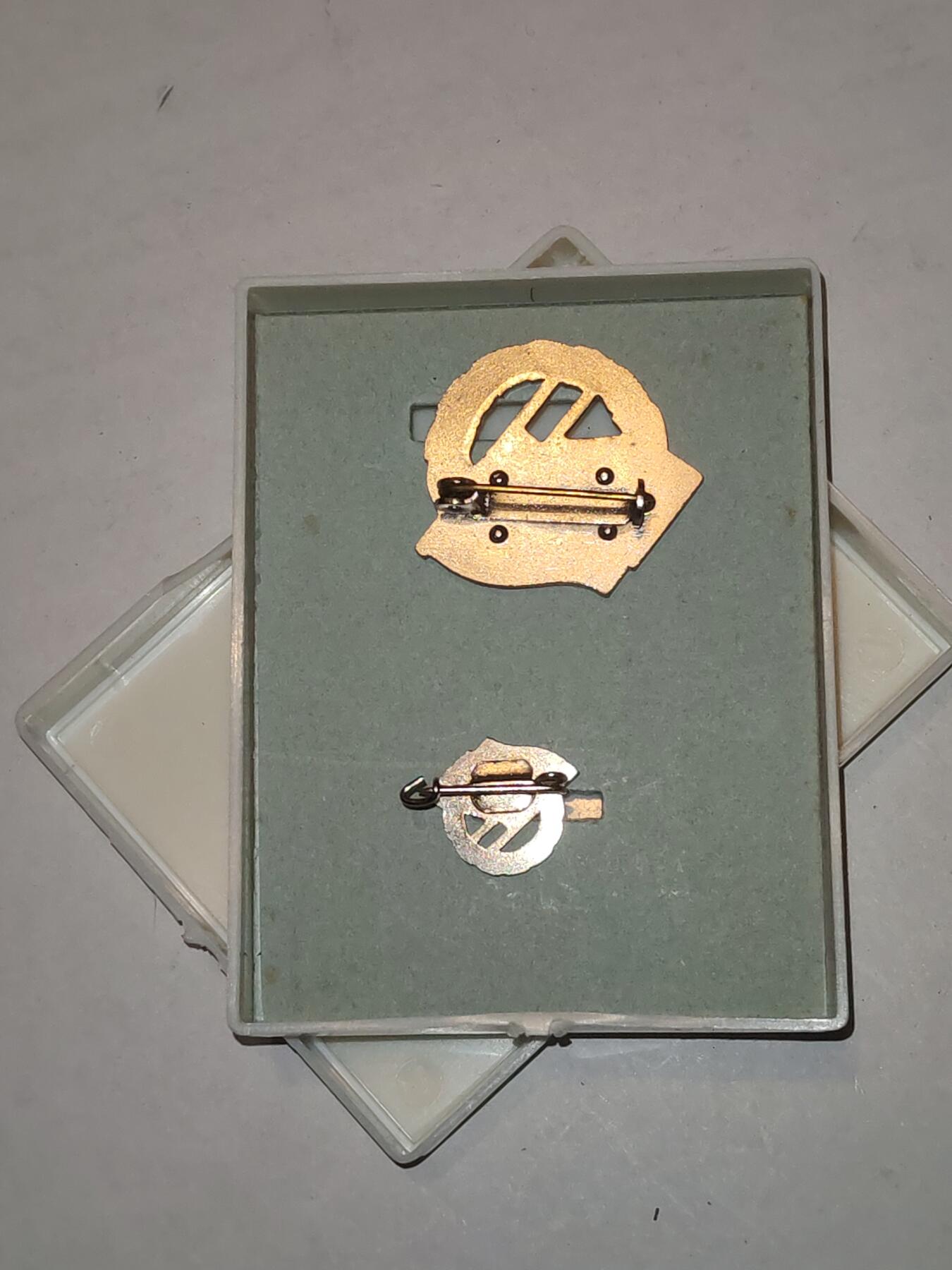 韵星假日军品类拍卖第44期 -- Rimey Holidays Militaria Auction 44 民主德国银级苏德友谊协会奖章带原盒mini