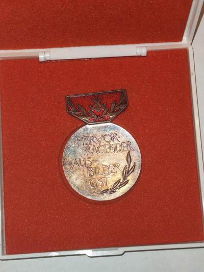 韵星假日军品类拍卖第44期 -- Rimey Holidays Militaria Auction 44 - 民主德国体育与技术协会银级优秀服务奖章带原盒