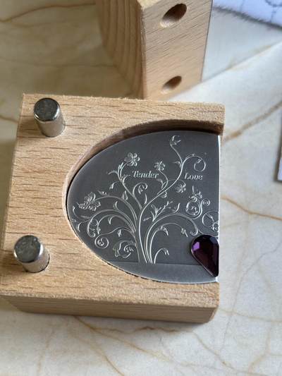 第192期拍卖 - 库克2020爱的种子系列2情人节镶嵌水晶异形银币，999银，15克，发行1200枚