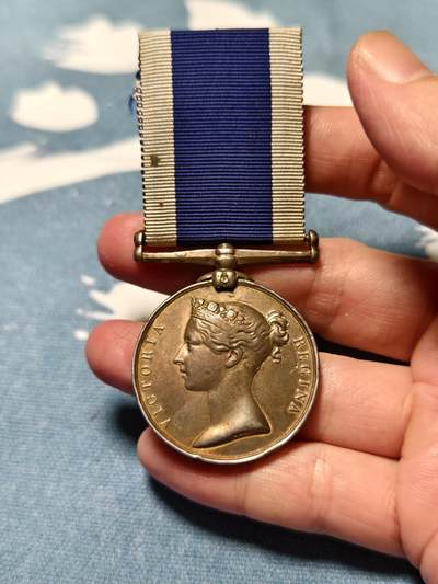 抚柳草堂-第十四期章牌钱币  奖章勋章限时免佣 满百包邮 放漏专场 - 19世纪中期 英国皇家海军长期服役与良好表现奖章 早期稀少的维多利亚女王版 银质 授予皇家海军海岸警卫队的G.P. BROCK  挂环处有加固  绶带有胶水残留  