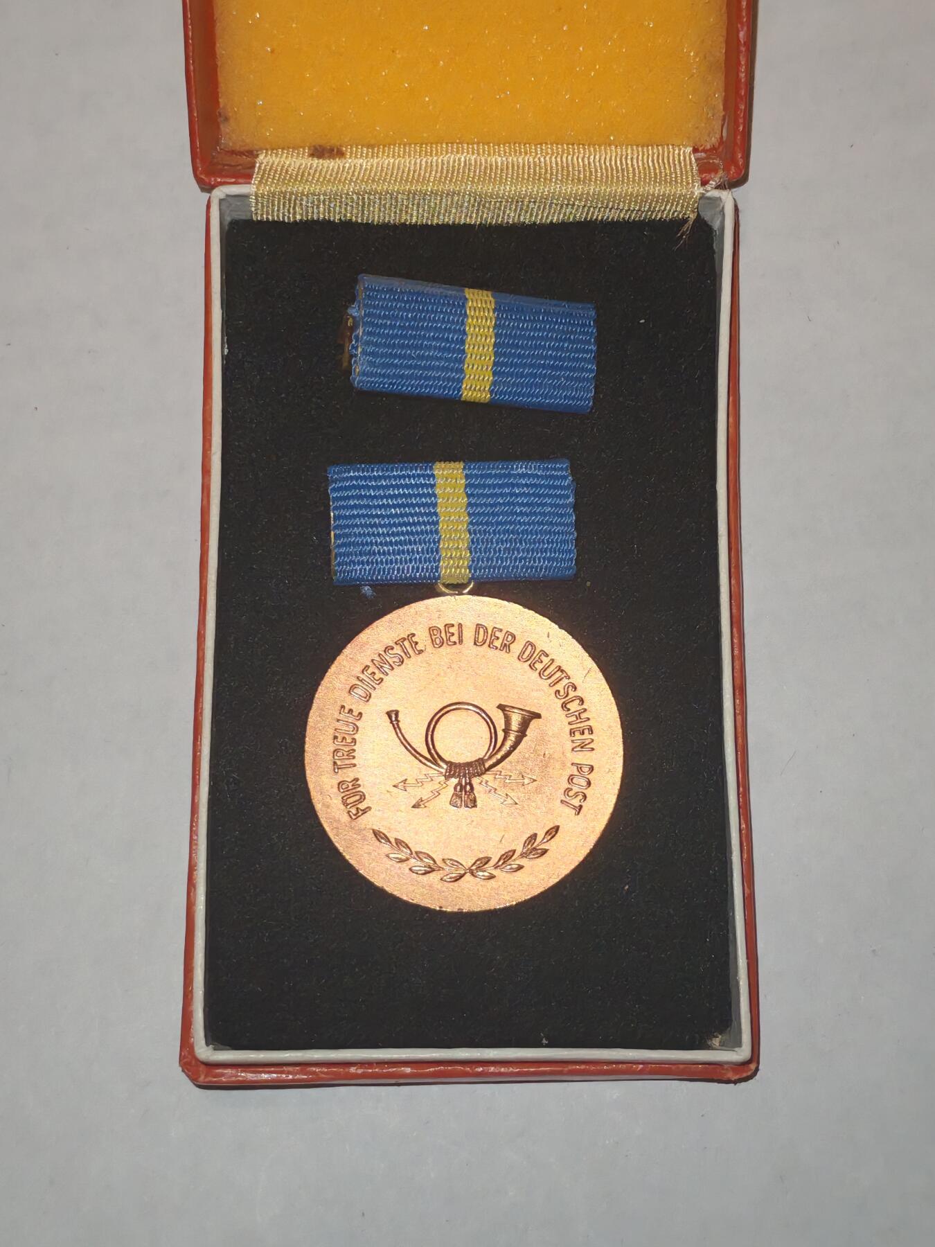 韵星假日军品类拍卖第44期 -- Rimey Holidays Militaria Auction 44 民主德国铜级邮政部忠诚服务奖章带原盒略