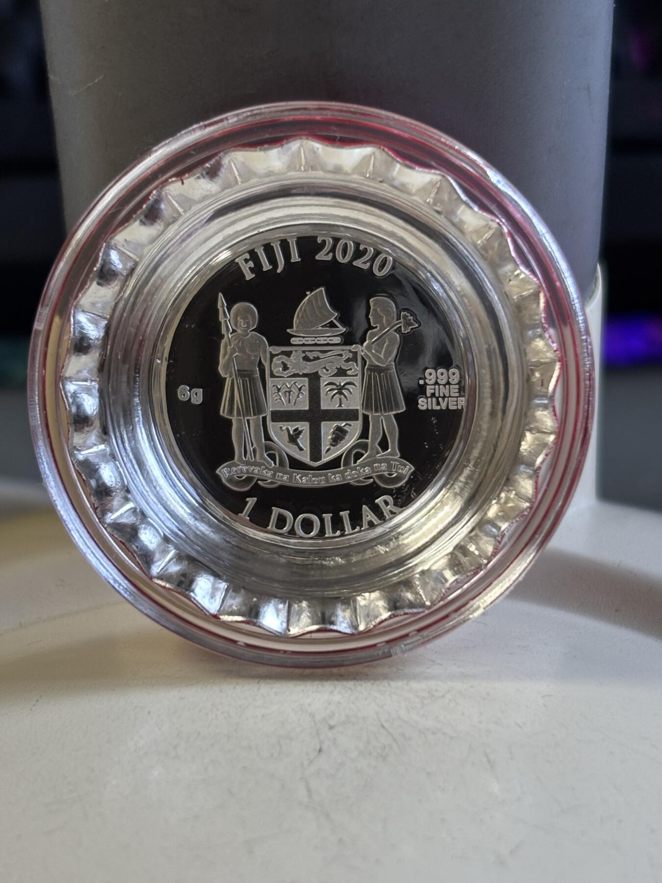 第192期拍卖 斐济2020年可口可乐瓶盖型繁体字体版彩色纪念银币，999银，6克，发行1000枚