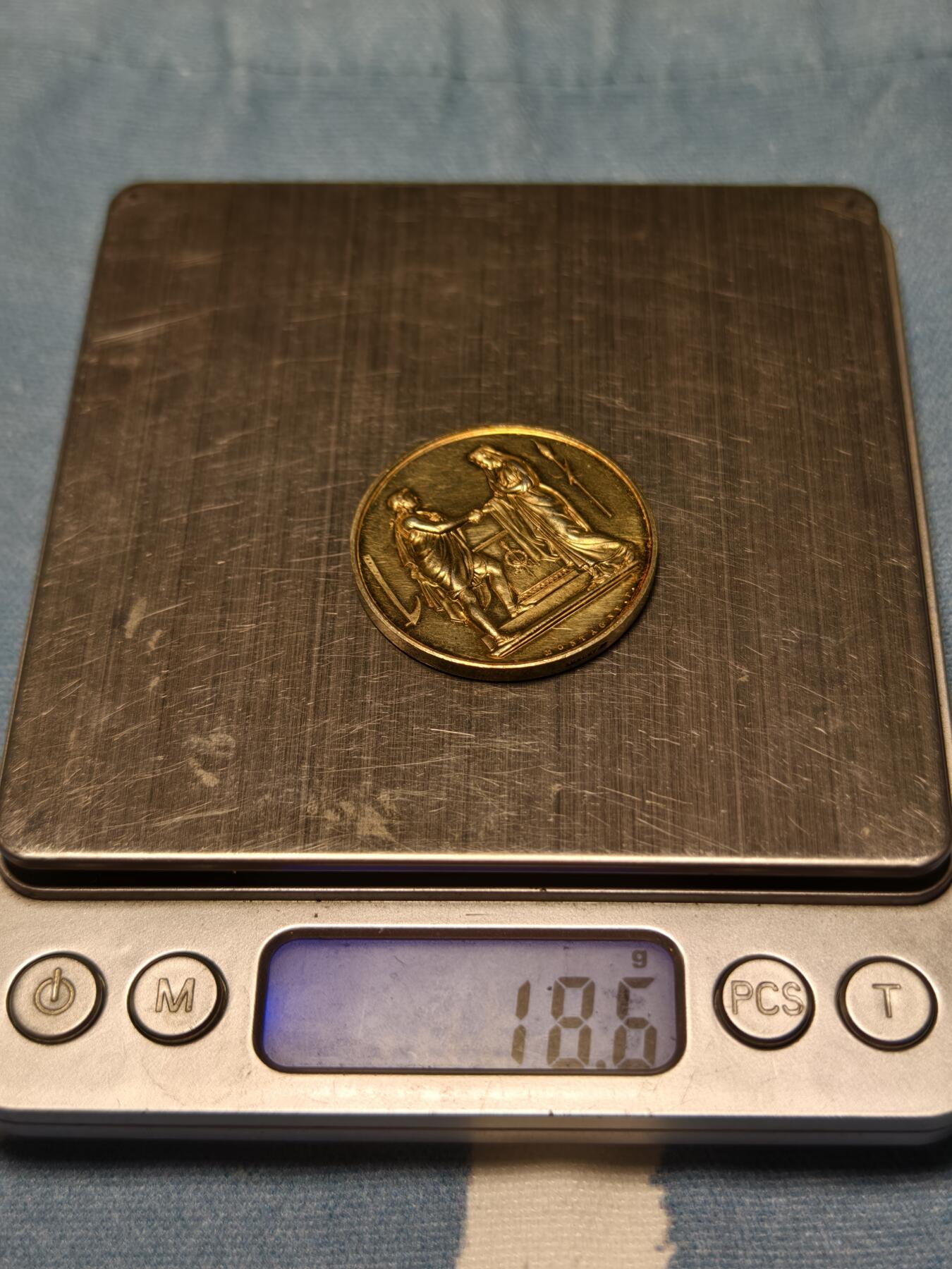 抚柳草堂-第十四期章牌钱币  奖章勋章限时免佣 满百包邮 放漏专场 1860法国婚姻与爱情纪念镀金银章  950银18.6g  早期手指银标 原铸精品 手刻字漂亮 细节非常好 稀少镀金镀层完美