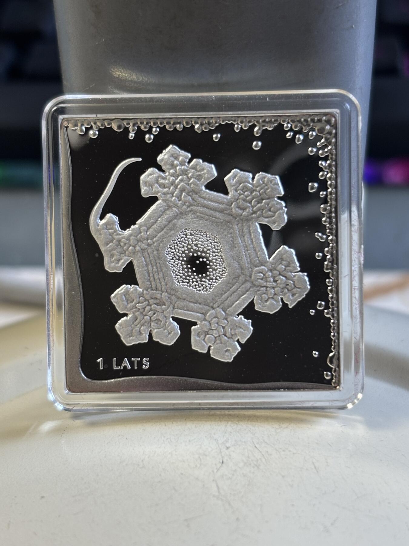 第192期拍卖 拉脱维亚2009年水资源精制方形纪念银币，925银，26克，发行7000枚，有丝痕有氧化