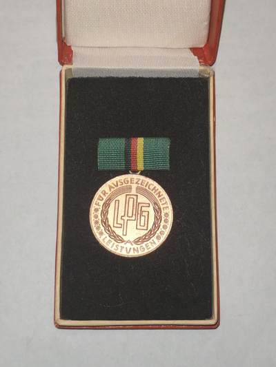 韵星假日军品类拍卖第44期 -- Rimey Holidays Militaria Auction 44 - 民主德国农业生产合作社优异成就奖章带原盒