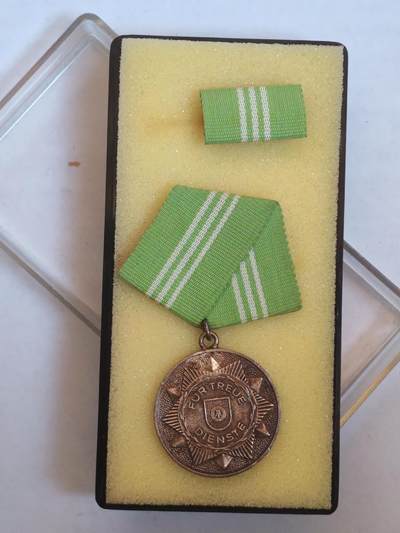 韵星假日军品类拍卖第44期 -- Rimey Holidays Militaria Auction 44 - 民主德国内务部银级圆满服役奖章带原盒略