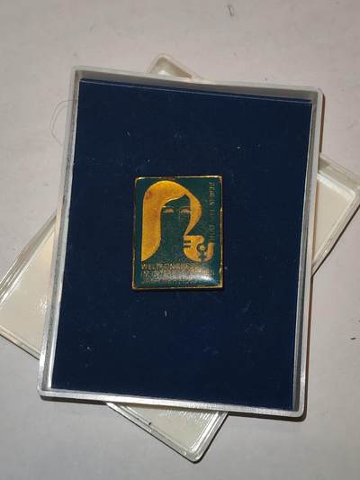 韵星假日军品类拍卖第44期 -- Rimey Holidays Militaria Auction 44 - 民主德国为妇女协会服务证章带原盒一套