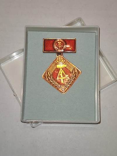 韵星假日军品类拍卖第44期 -- Rimey Holidays Militaria Auction 44 - 民主德国个人劳动荣誉奖章带原盒