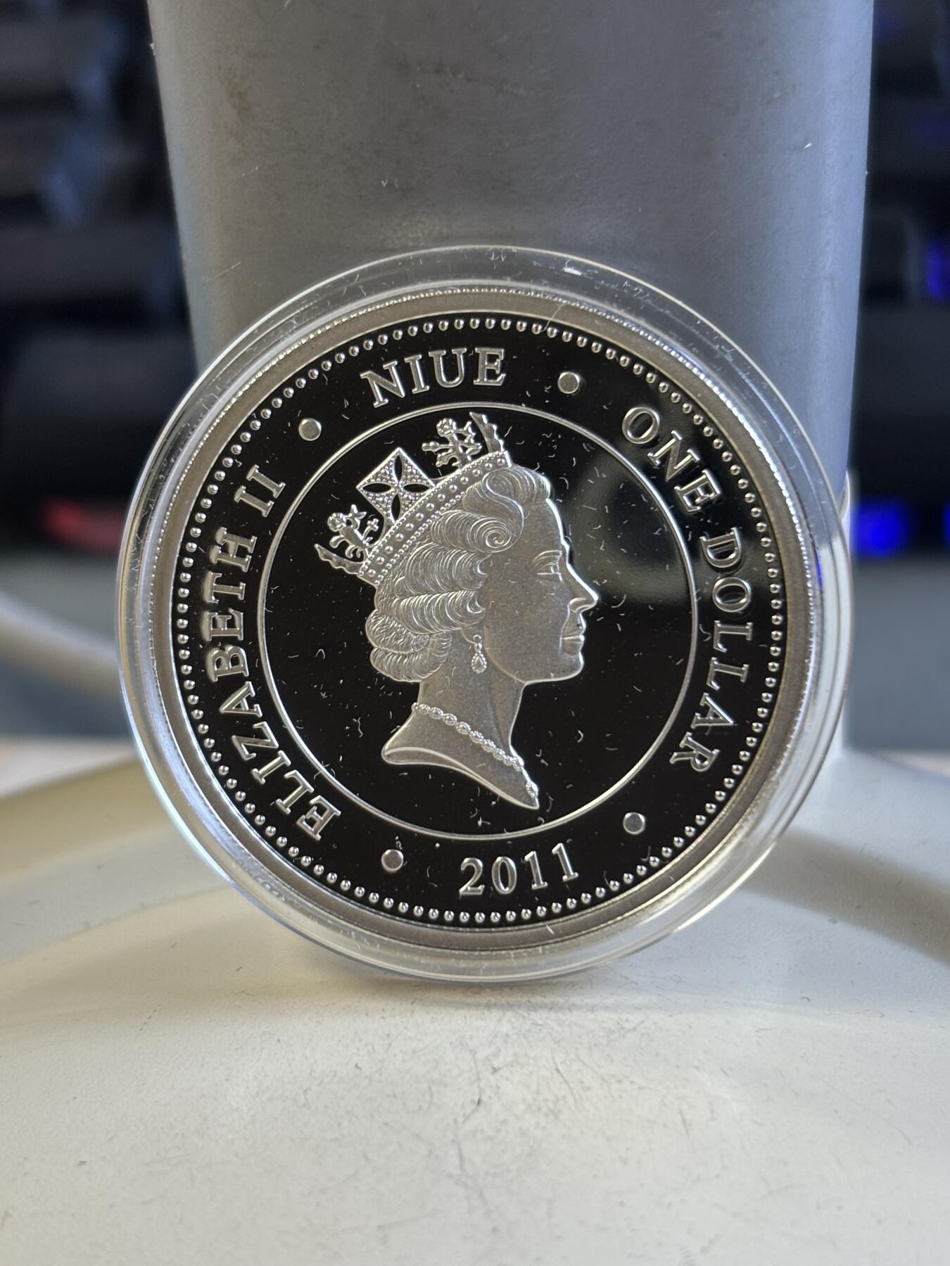 第192期拍卖 世界首枚含有岩石粉末原厂盒证纽埃2011年史前远古岩画艺术法国肖维岩洞壁画彩色精制银币925银15.55克直径35毫米