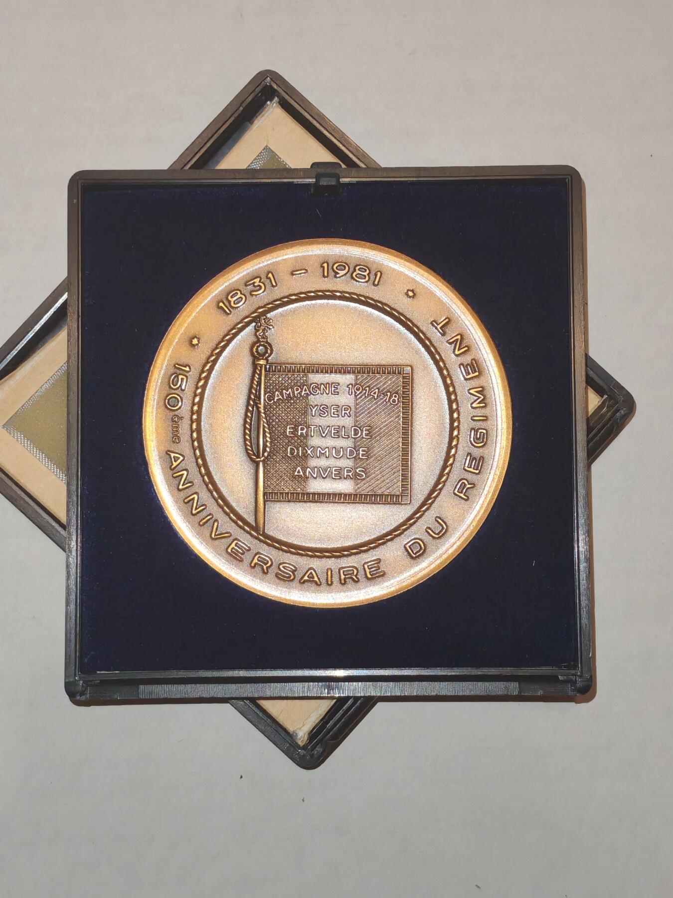 韵星假日军品类拍卖第44期 -- Rimey Holidays Militaria Auction 44 法国第二步兵团大奖章（章牌）带原盒 很厚重