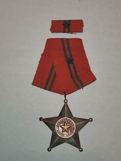 韵星假日军品类拍卖第44期 -- Rimey Holidays Militaria Auction 44 - 越南民主共和国早期三级战功勋章带略 越战时期杀敌获得