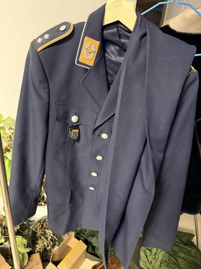 云宸嘉赏-勋臻精藏⭐️年后精品专拍场次🎖 - 联邦德国国防军空军士官长常服一套 带体能略章 预备役能力奖章 射击认证证章 175体态适中可穿