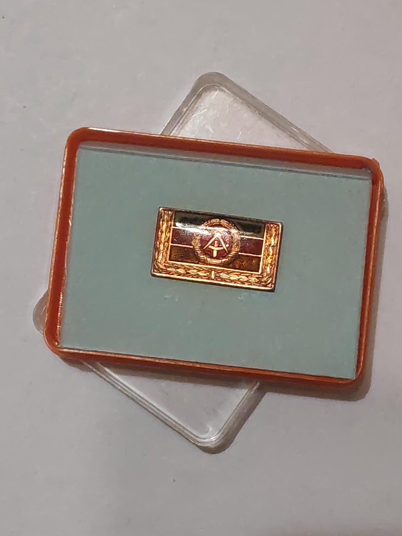 韵星假日军品类拍卖第44期 -- Rimey Holidays Militaria Auction 44 民主德国集体劳动荣誉带原盒