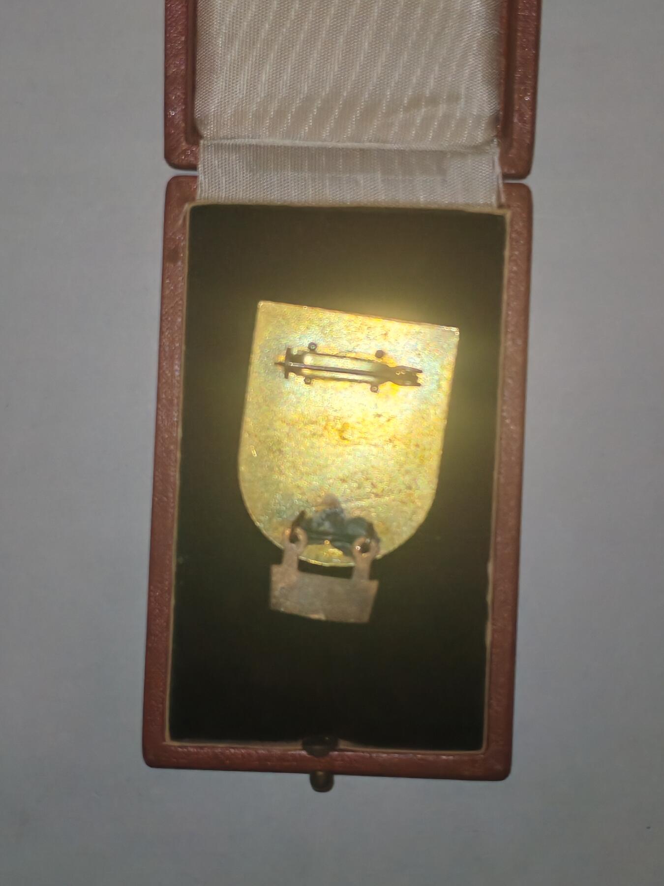 韵星假日军品类拍卖第44期 -- Rimey Holidays Militaria Auction 44 民主德国民防优秀服务证章带皮盒原盒 