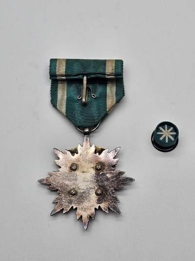 功五级金鵄勋章 军功章 抗战收藏  纯银珐琅带略齐全，带协会章 功五级金鵄勋章 军功章 抗战收藏  纯银珐琅带略齐全，带协会章