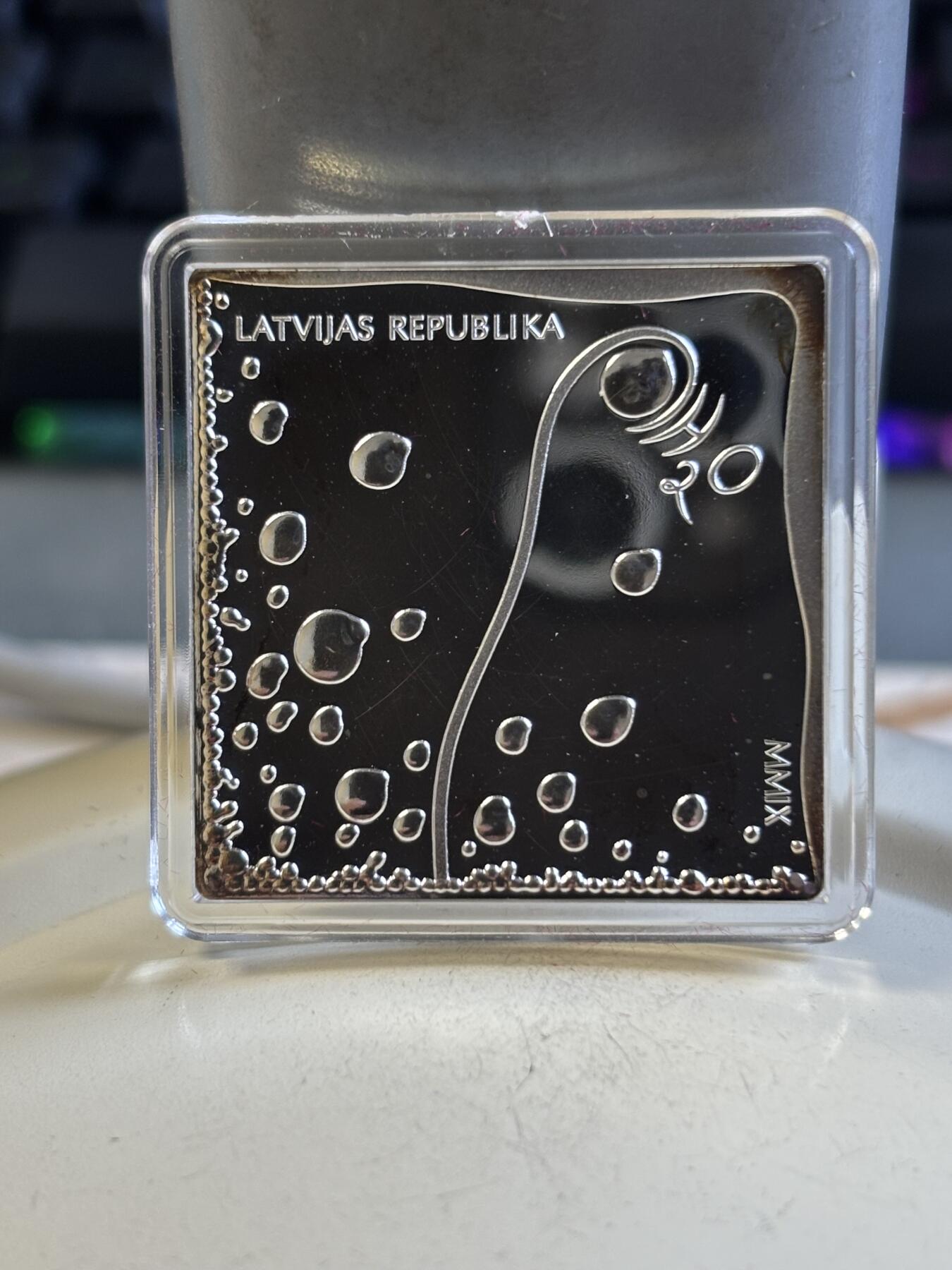 第192期拍卖 拉脱维亚2009年水资源精制方形纪念银币，925银，26克，发行7000枚，有丝痕有氧化