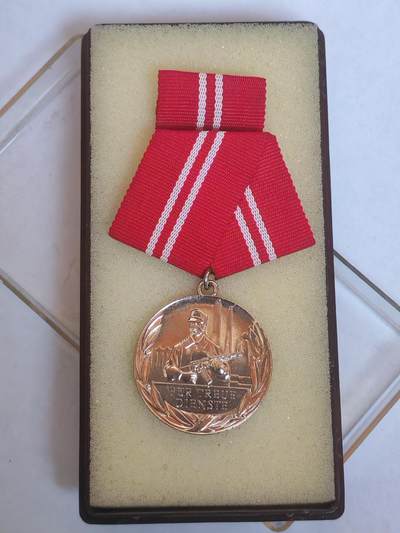 韵星假日军品类拍卖第44期 -- Rimey Holidays Militaria Auction 44 - 民主德国银级工战队忠诚服务奖章带原盒略