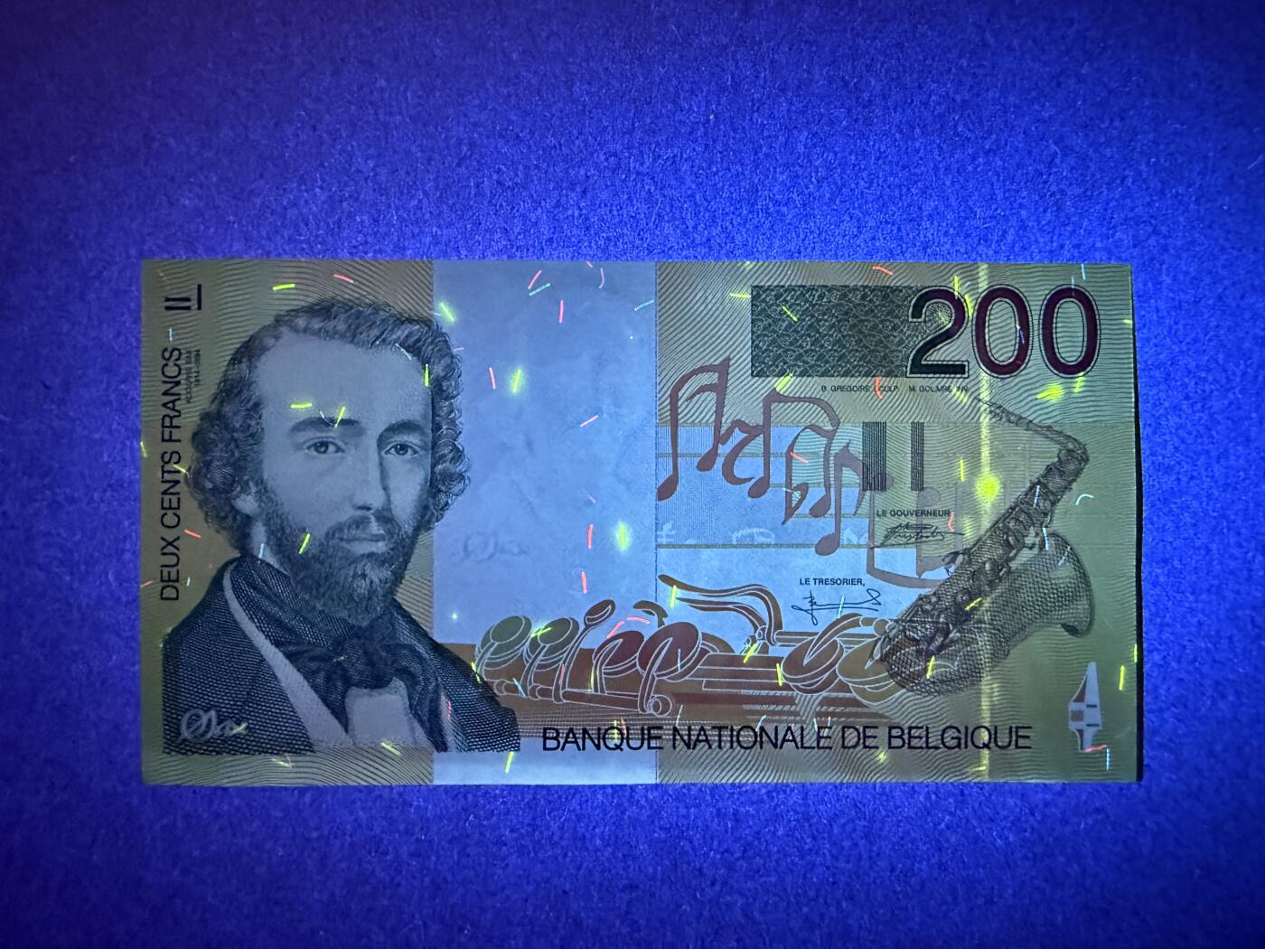 《艾美收藏》第235期-3.8周日外币荟萃 比利时200法郎 UNC 末版 比利时乐器制造家萨克斯