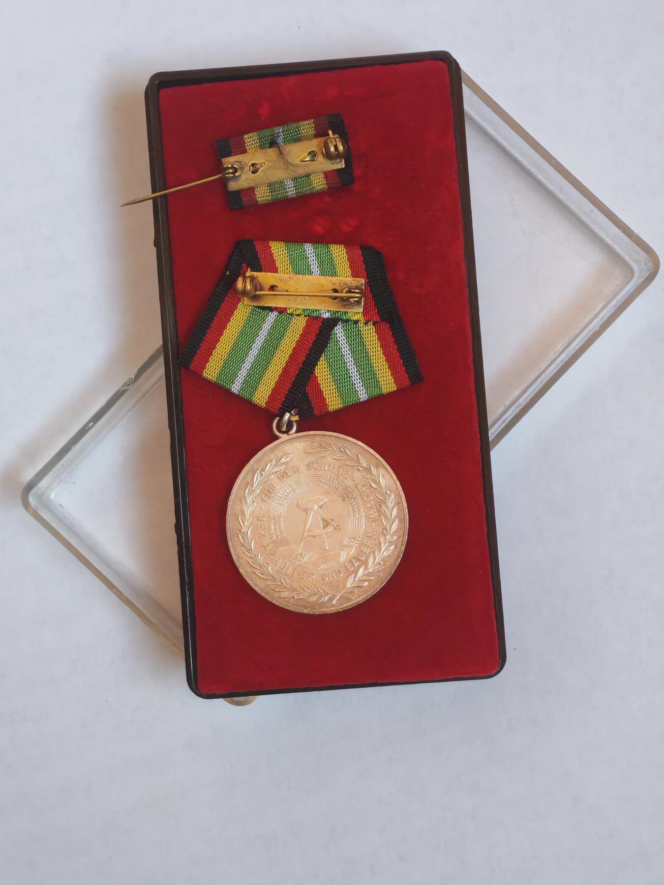 韵星假日军品类拍卖第44期 -- Rimey Holidays Militaria Auction 44 民主德国人民军银级圆满服役奖章带原盒略