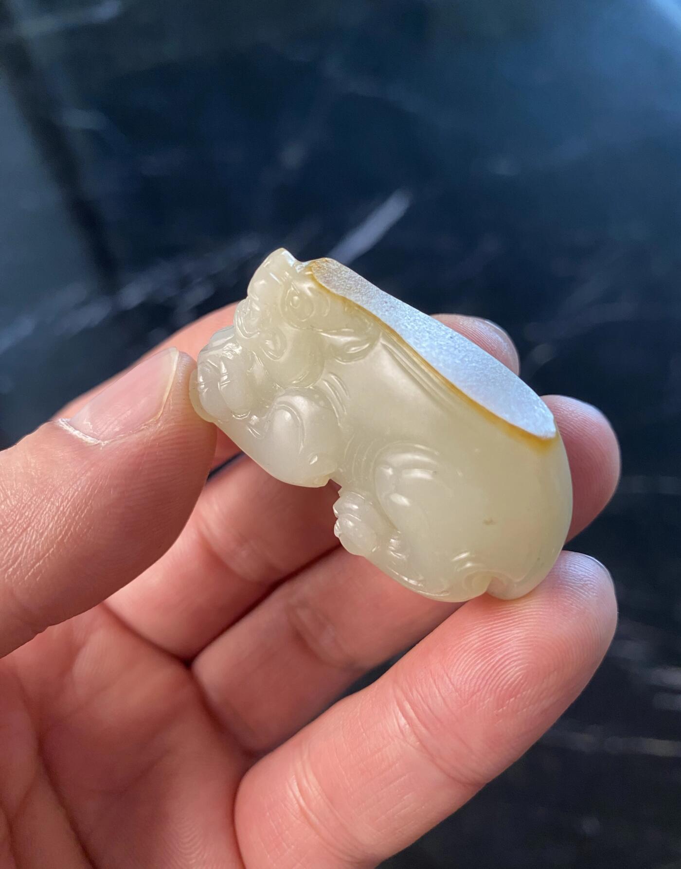 抚柳草堂-第十四期章牌钱币  奖章勋章限时免佣 满百包邮 放漏专场 收藏级新疆和田玉红油皮白玉籽料苏工雕刻满皮招财貔貅鸿运当头长(mm):45.3;宽(mm):18.8;重量(g):33.4;高(mm):24.5 