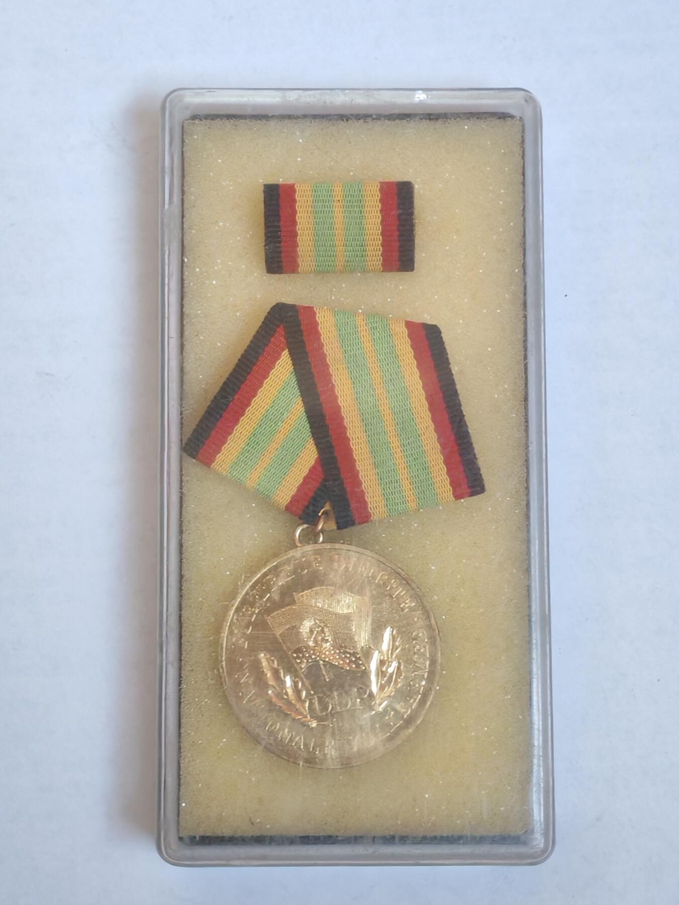 韵星假日军品类拍卖第44期 -- Rimey Holidays Militaria Auction 44 民主德国金级人民军圆满服役奖章带原盒略