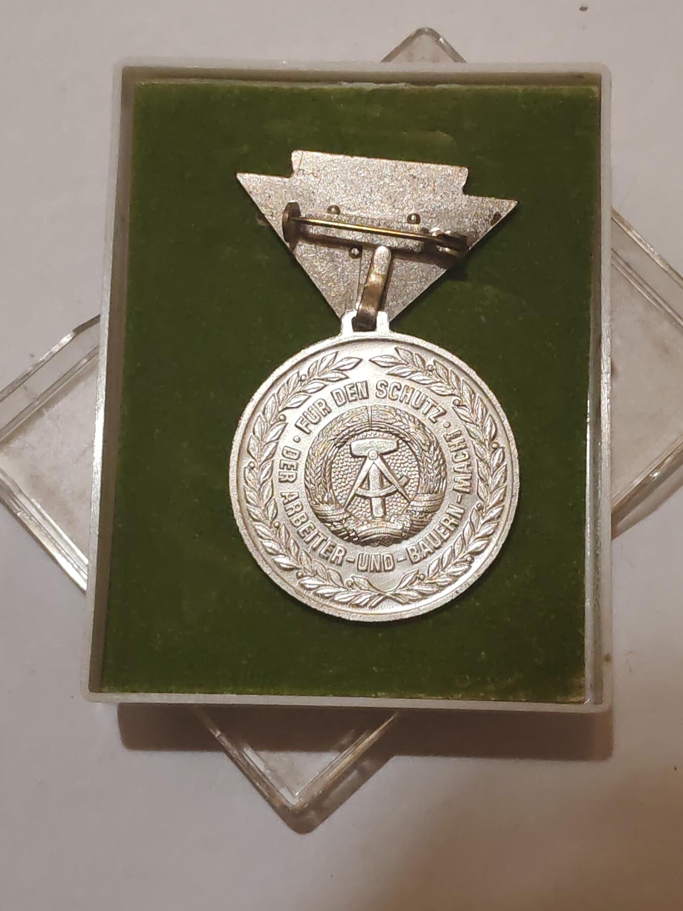 韵星假日军品类拍卖第44期 -- Rimey Holidays Militaria Auction 44 民主德国银级人民军预备役奖章带原盒