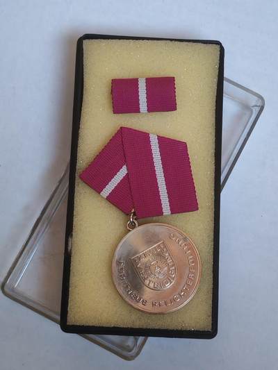 韵星假日军品类拍卖第44期 -- Rimey Holidays Militaria Auction 44 - 民主德国银级民防忠诚服务奖章带原盒略