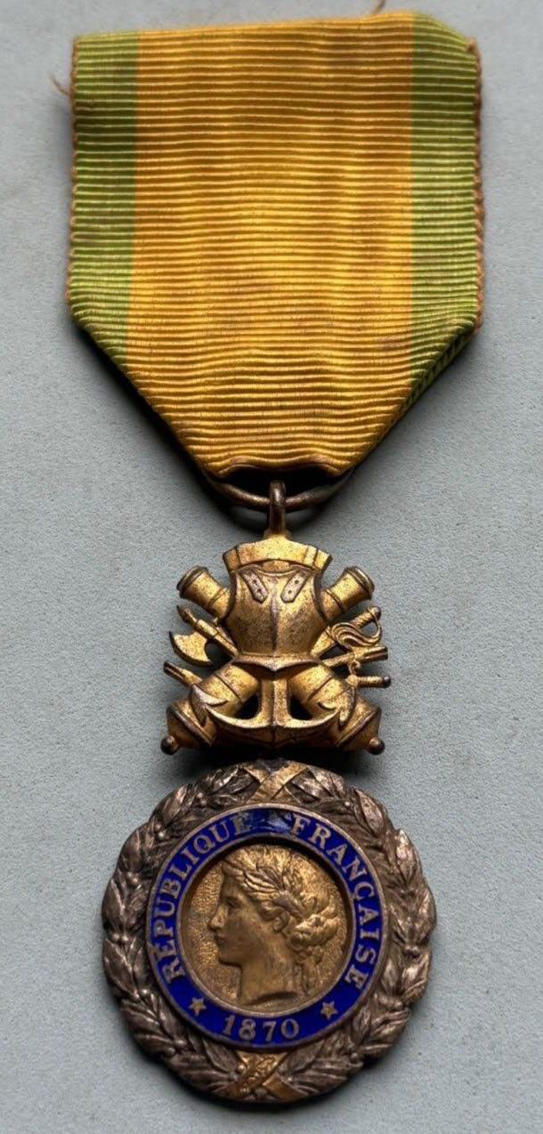 盛世勋华——号角文化勋章邮票专场拍卖第308期 法国军事奖章 三共银版 带银标  总重20克