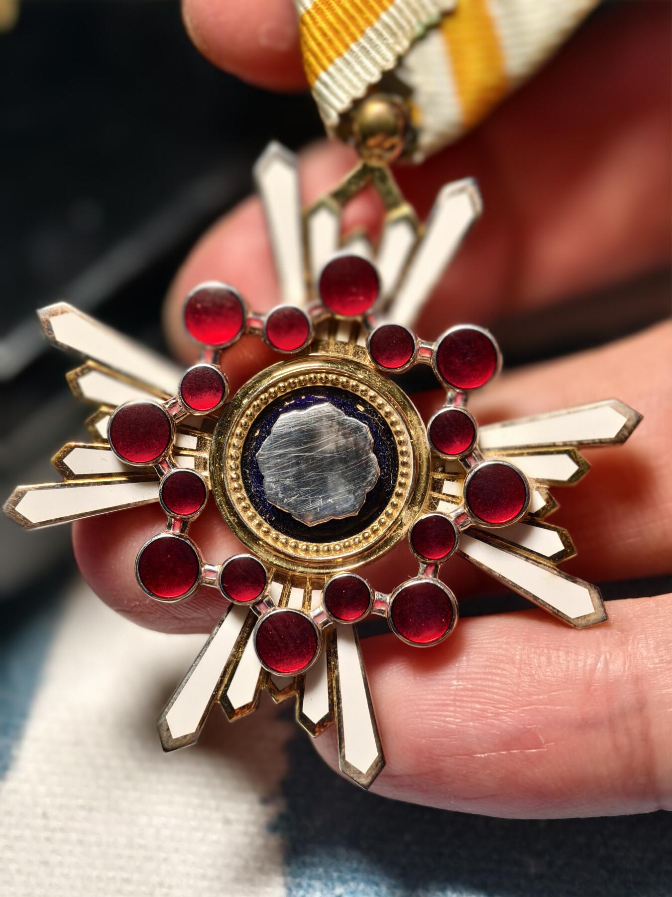 抚柳草堂-第十四期章牌钱币  奖章勋章限时免佣 满百包邮 放漏专场 勋五等瑞宝章 二战时期原盒美品 银质重28.6g 七宝烧完好 