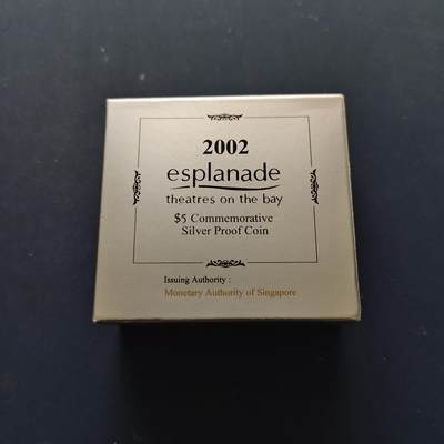 【全场包邮】纯粹捡漏拍509场 - 新加坡2002年5元海湾上的滨海艺术中心剧院精制纪念银币【38.7毫米20克99.9%】-盒证全