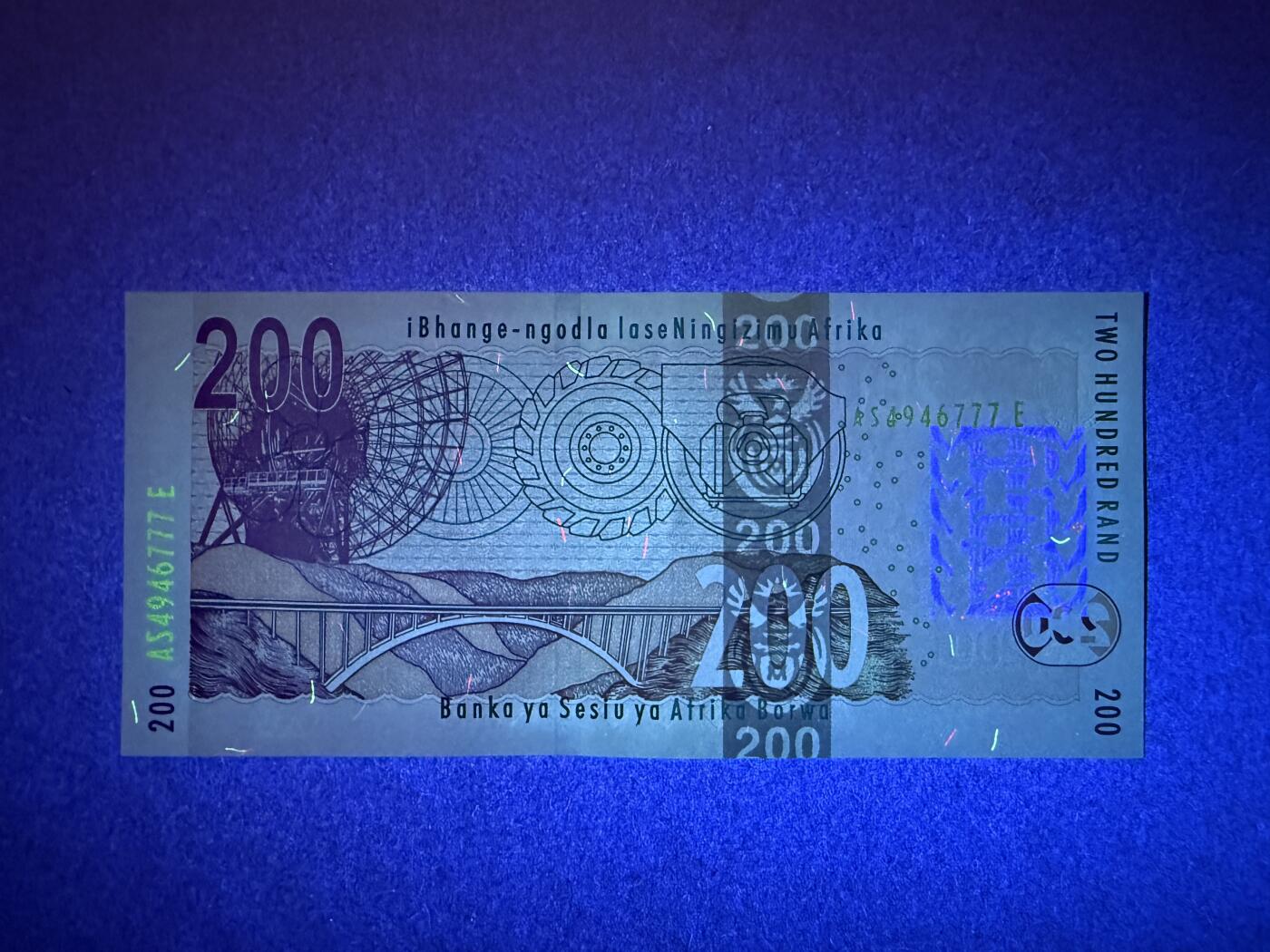 《艾美收藏》第235期-3.8周日外币荟萃 南非200兰特 UNC 2005年 豹子号