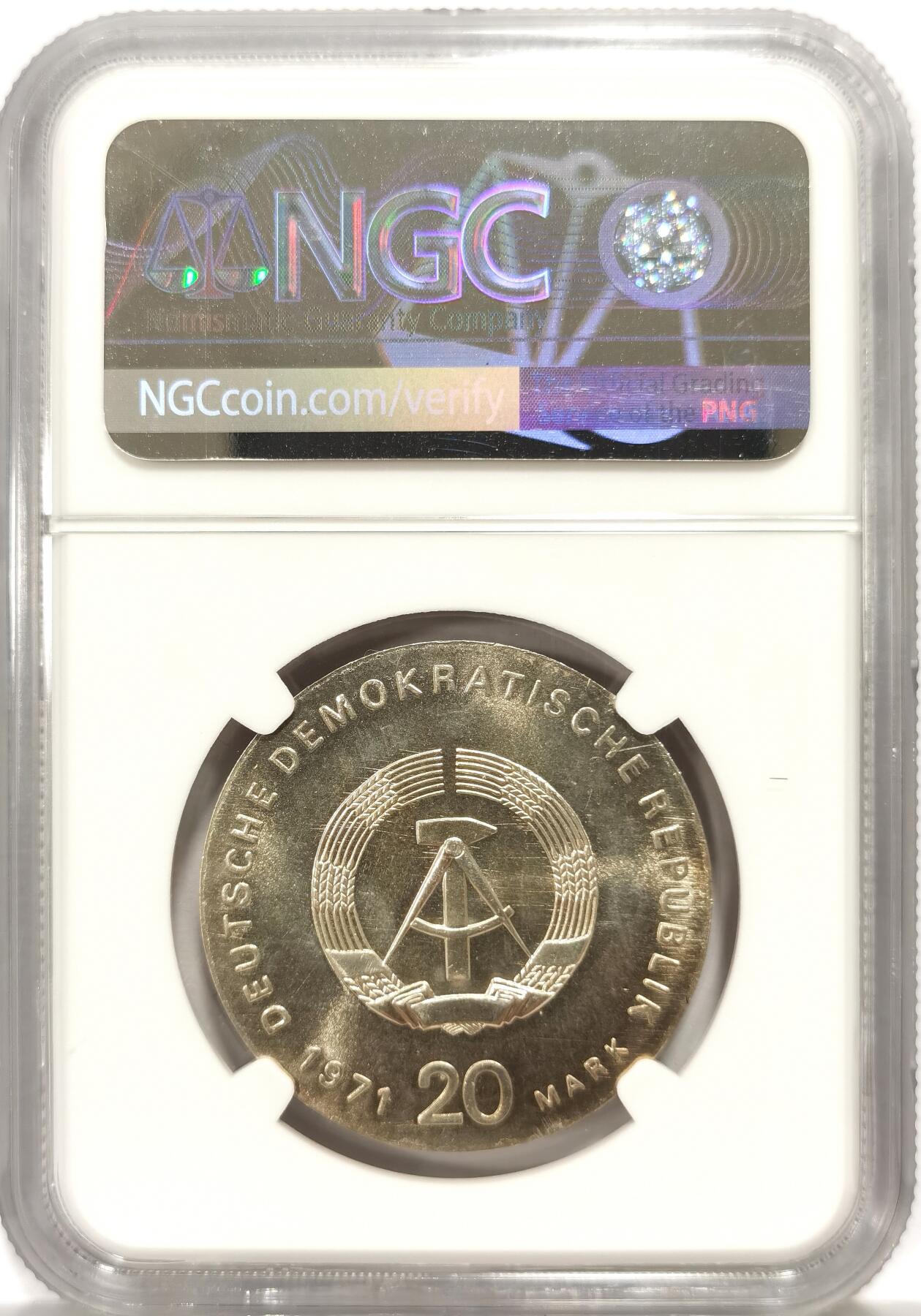 博洋堂世界钱币拍卖第163期（全场包邮） NGC MS65 东德1971年卡尔·李卜克内西和罗莎·卢森堡20马克银币，币面清爽干净又舒适，状态极佳，东德纪念银币发行量少，潜力股。