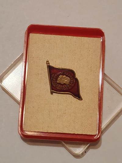 韵星假日军品类拍卖第44期 -- Rimey Holidays Militaria Auction 44 - 民主德国统一社会党证章带原盒 好品