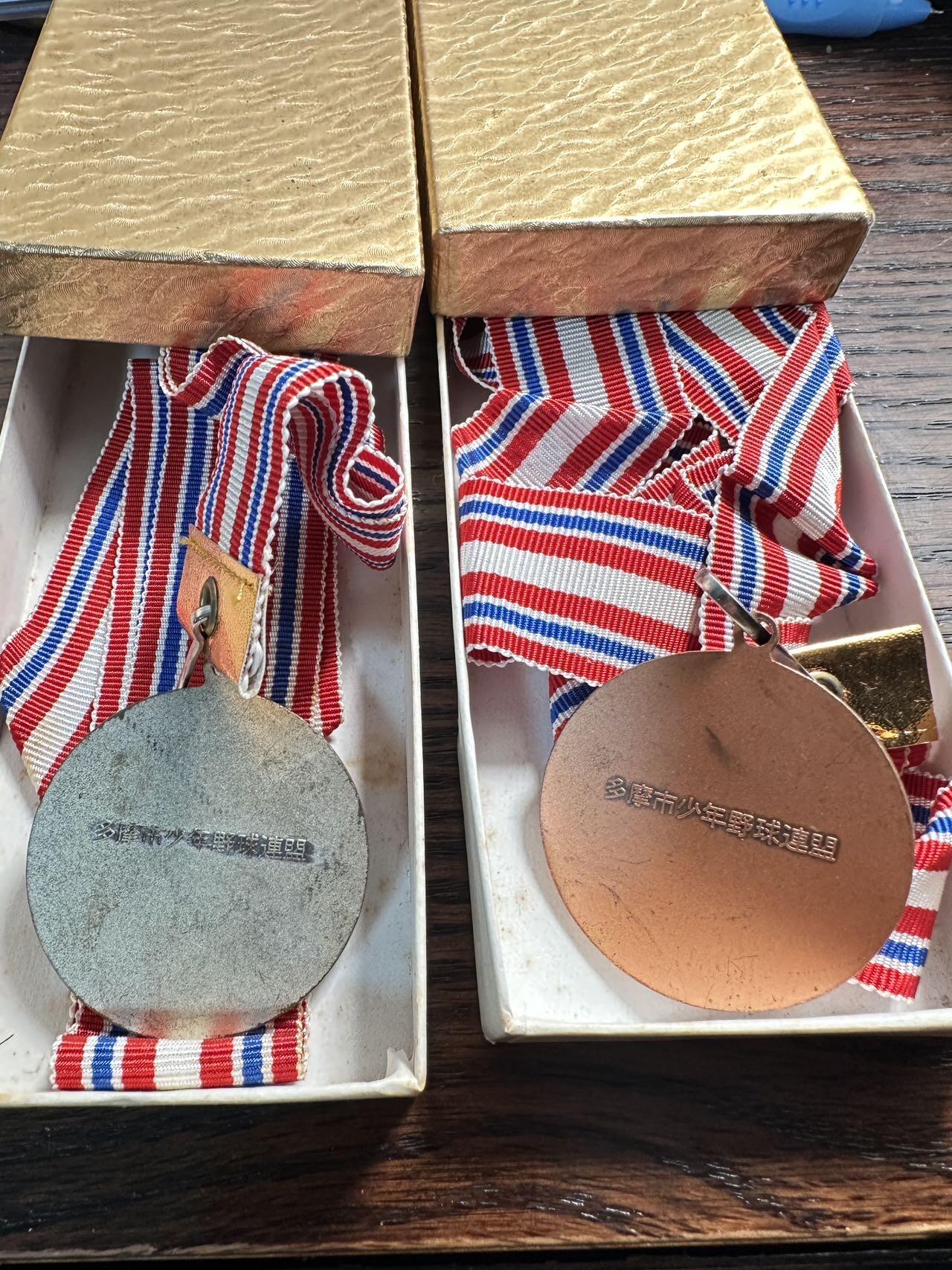 蒂克钱币-第59场 日本企业章 徽章拍卖 多摩少年棒球联盟 镀银和铜章 两枚