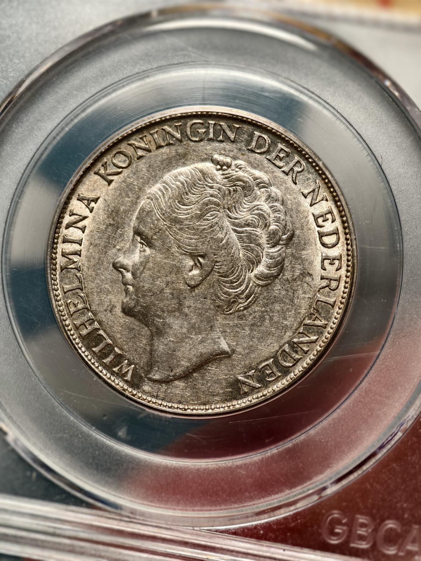 抚柳草堂-第十四期章牌钱币  奖章勋章限时免佣 满百包邮 放漏专场 1943荷属东印度1GULDEN银币 威廉敏娜女王 精发版底板丝滑发丝清晰 公博ms63