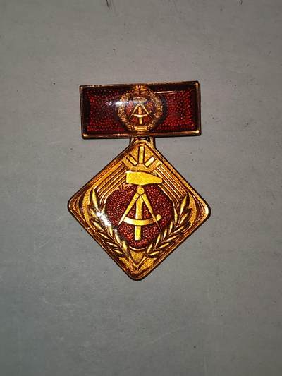韵星假日军品类拍卖第44期 -- Rimey Holidays Militaria Auction 44 - 民主德国个人劳动荣誉奖章