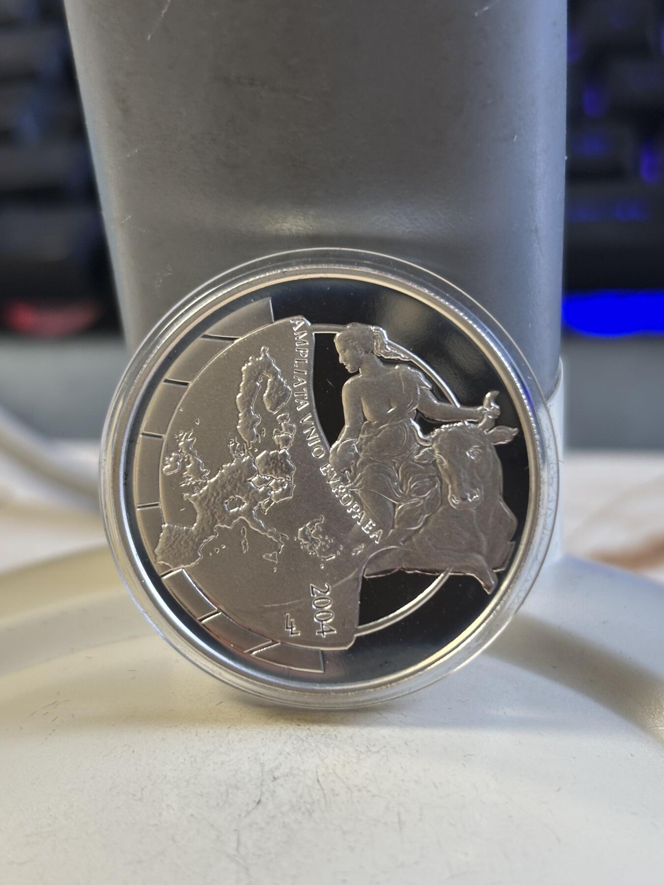 第192期拍卖 比利时2004年欧罗巴骑牛纪念银币，925银，18.75克