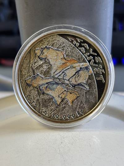 第192期拍卖 - 世界首枚含有岩石粉末原厂盒证纽埃2011年史前远古岩画艺术法国肖维岩洞壁画彩色精制银币925银15.55克直径35毫米