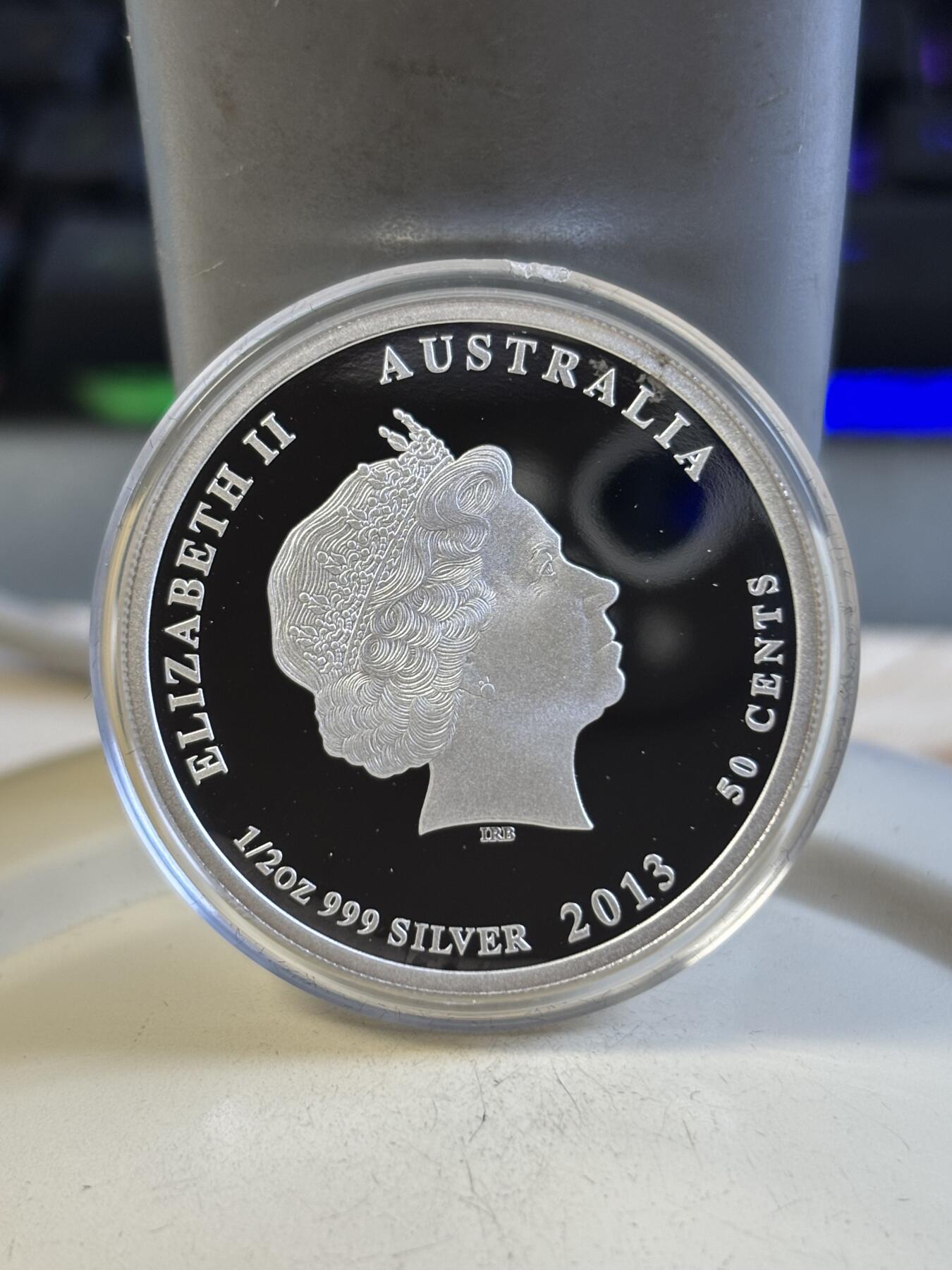 第192期拍卖 澳大利亚2013年雀鸟系列红尾黑凤头鹦鹉银币，999银，发行10000枚